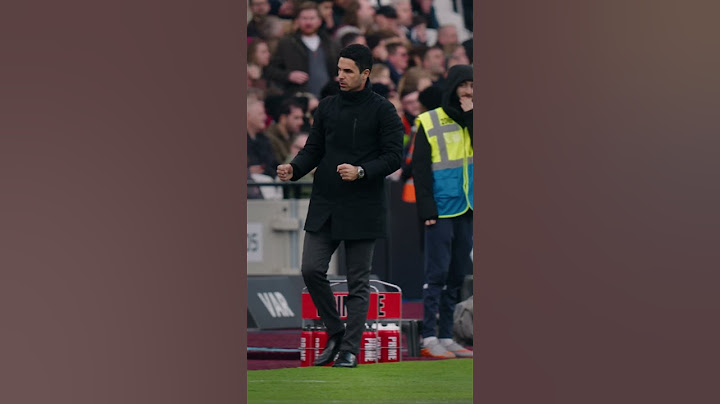 Arteta and the Arsenal bench react to Leandro Trossard's goal against West Ham!