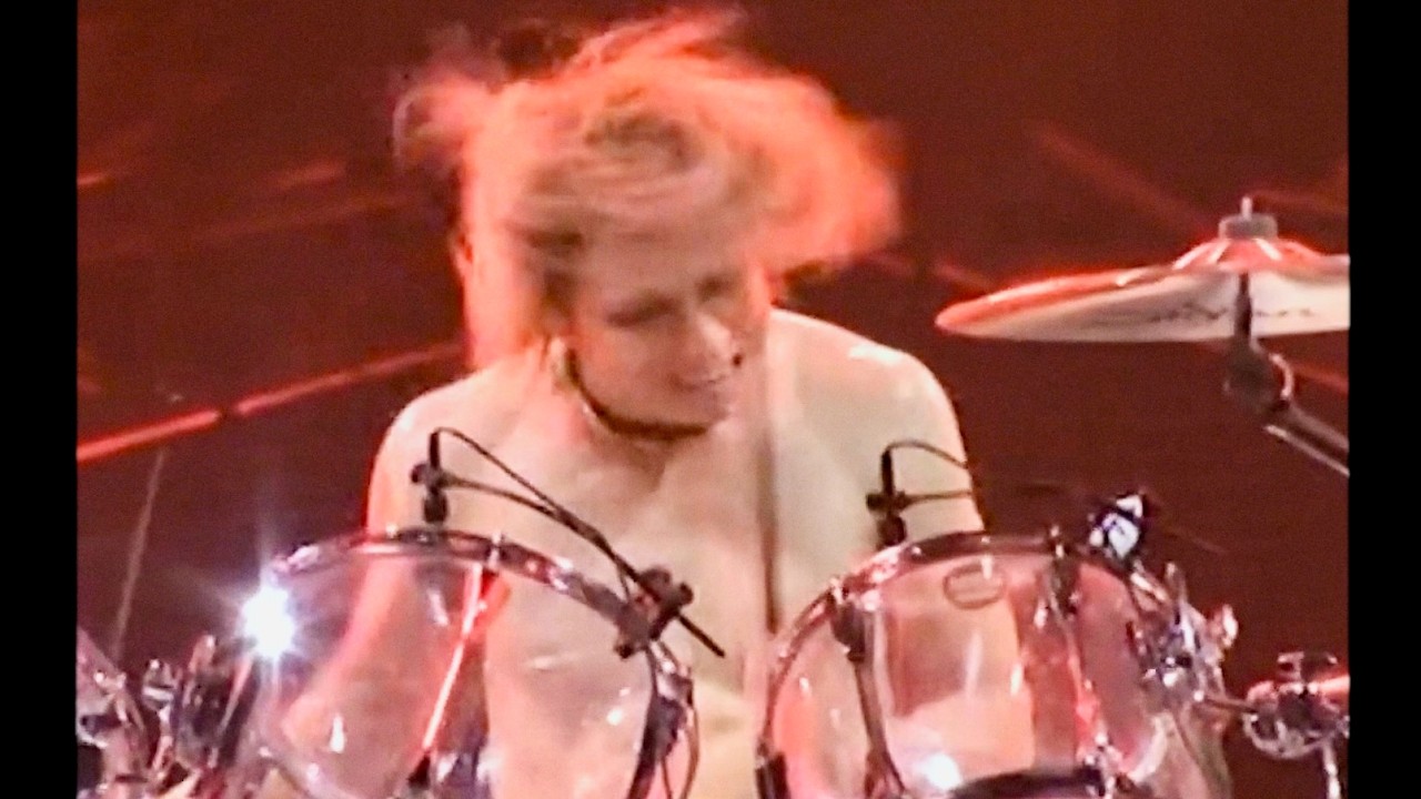The members of X JAPAN are brought back to life in this live video