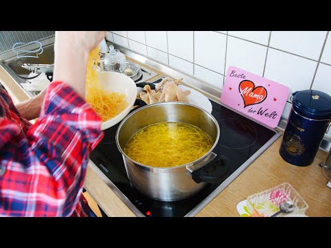 Video: Selbst Gemachte Hühnersuppe Mit Nudeln