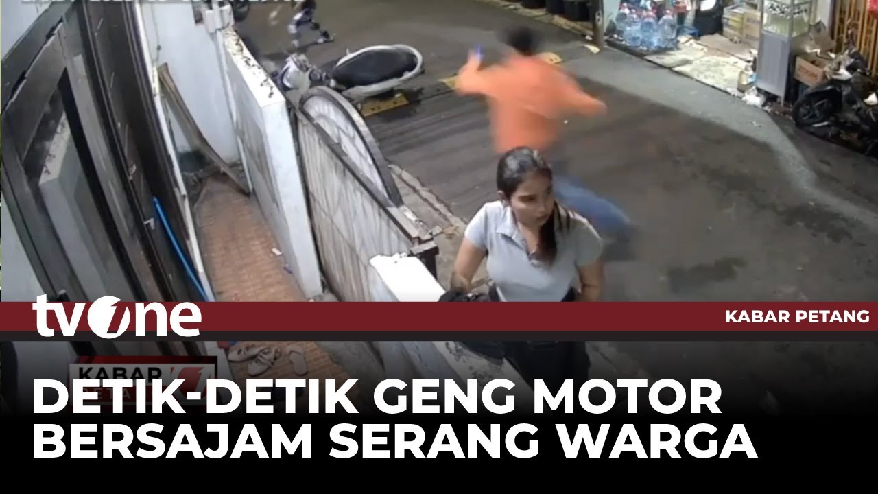 Detik-Detik Warga Diserang Geng Motor Bersenjata Tajam | Kabar Petang tvOne