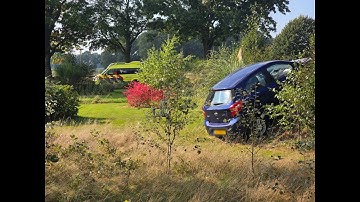 En dan staat er ineens een auto in je tuin