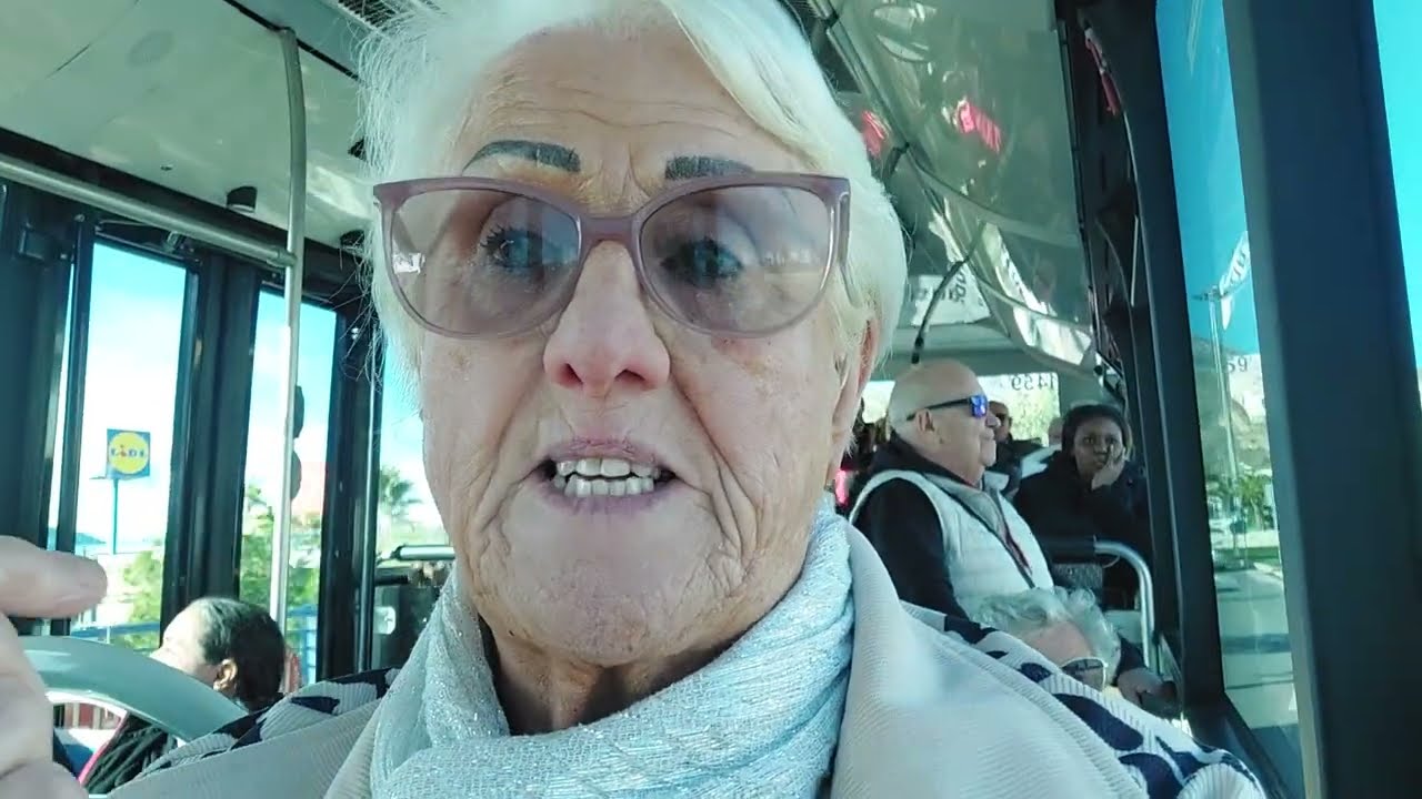 Поездка на автобусе из Бенидорма обратно в Лаванте. Как он смеет мне такое говорить?