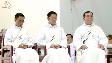 Xúc động Hình Ảnh: Đức Cha Nguyễn Thái Hợp trao tác vụ Linh Mục cho Cha Trần Ngọc Thanh...