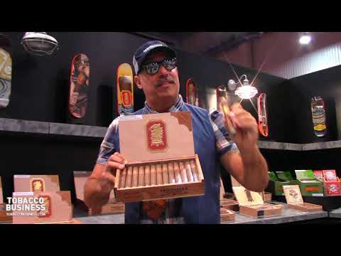 DREW ESTATE UNDERCROWN SUN GROWN AT IPCPR 2017