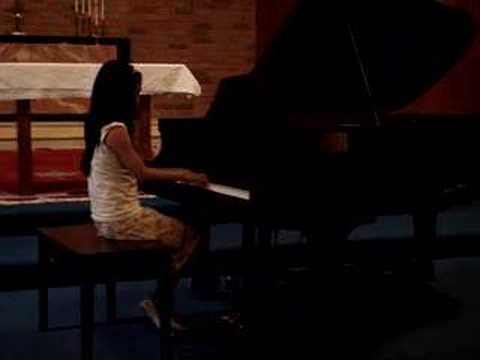 Amanda Li Plays Piano