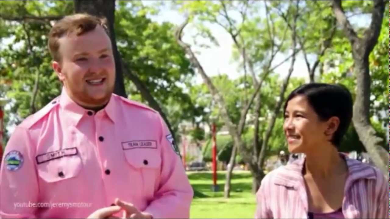 Foreigner Becomes Dancing Traffic Enforcer In The Philippines