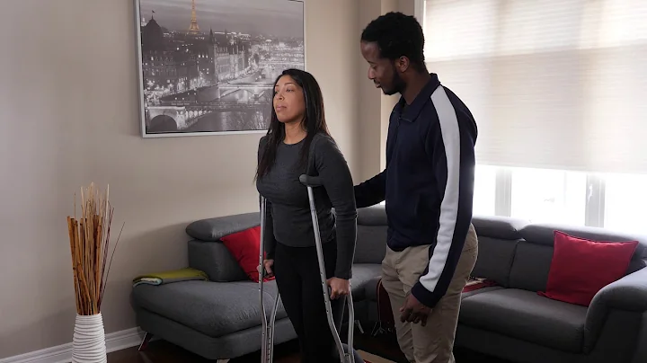 How To Assist Someone Using Crutches - DayDayNews