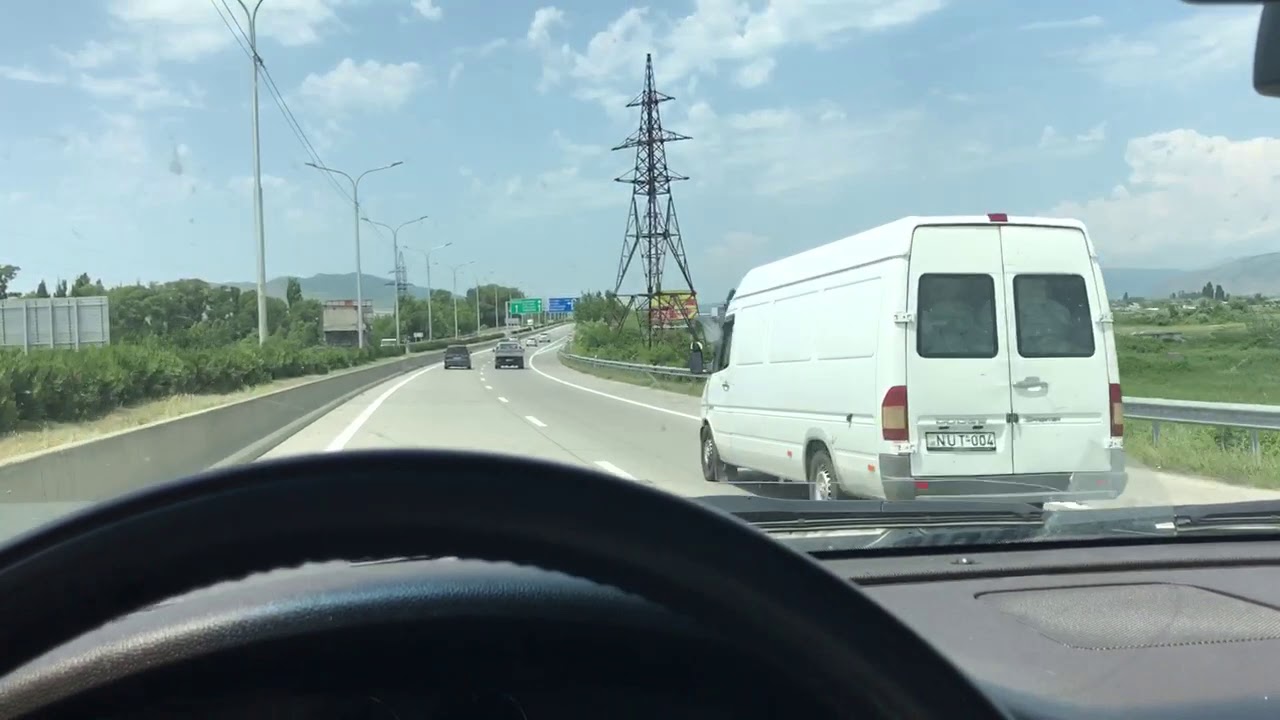 Cadillac Escalade на трассе, средний расход топлива на круиз контроле ...