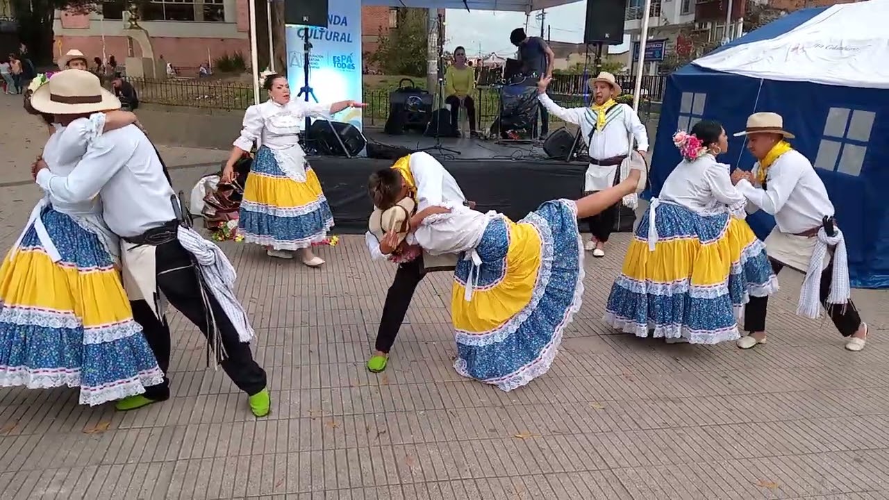 Danza cuyabra (grupo folclórico Tierra Quindiana)
