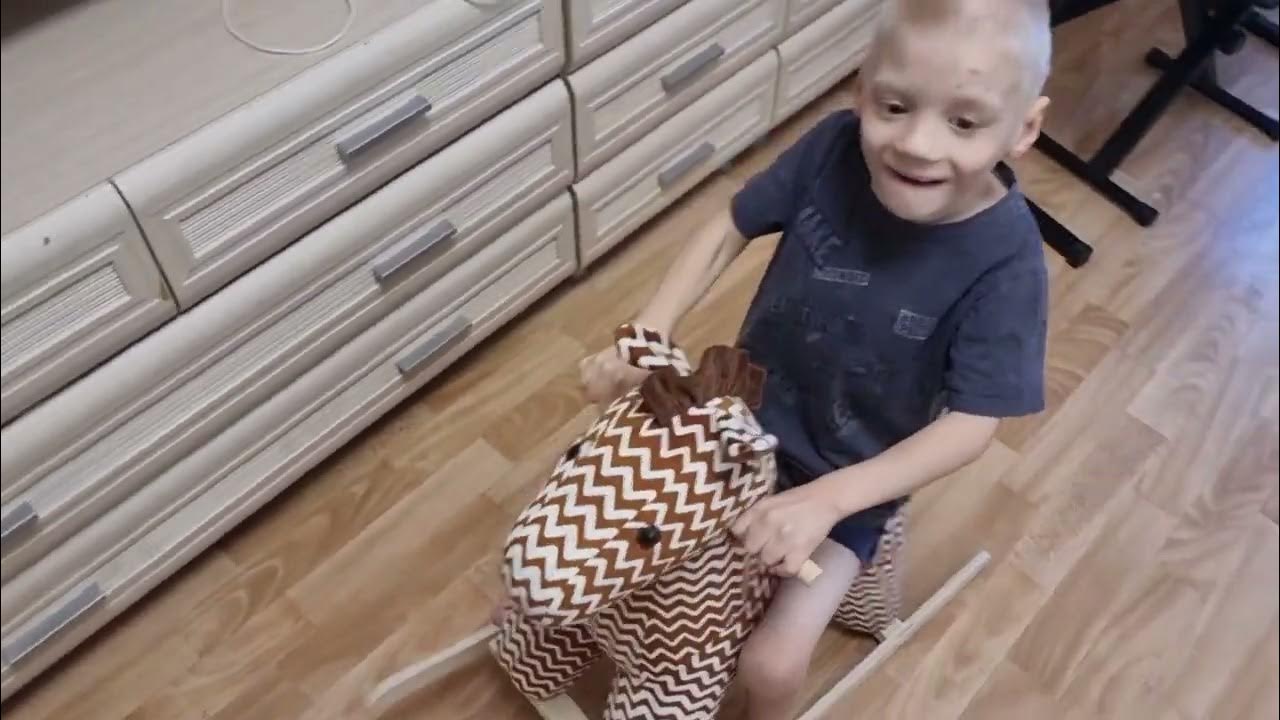 Жду сашу. Приколы про сашку. Когда будут фото. Мем ждуна. Саша я тебя люблю картинки.