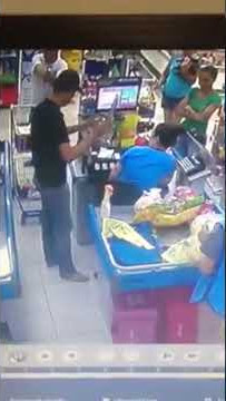 Salah tempat nak menyamun. Sekali depan polis!!!
