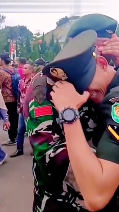 Tangis bahagia sang kakak saat pelantikan adeknya...!#tni #prajurit #secaba #pelantikan #tniad