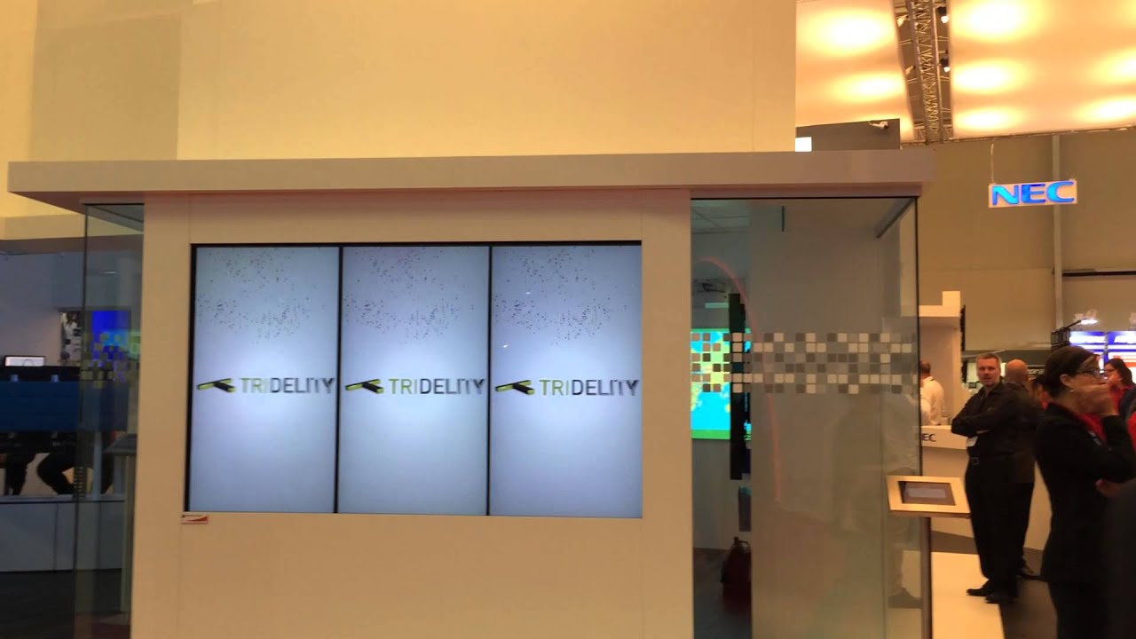 TRIDELITY glasses-free 1x3 LCD Video-Wall - YouTube
