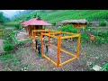 Jour de pluie travaillant  la ferme sang vy belle maison en bois  poulet  canard