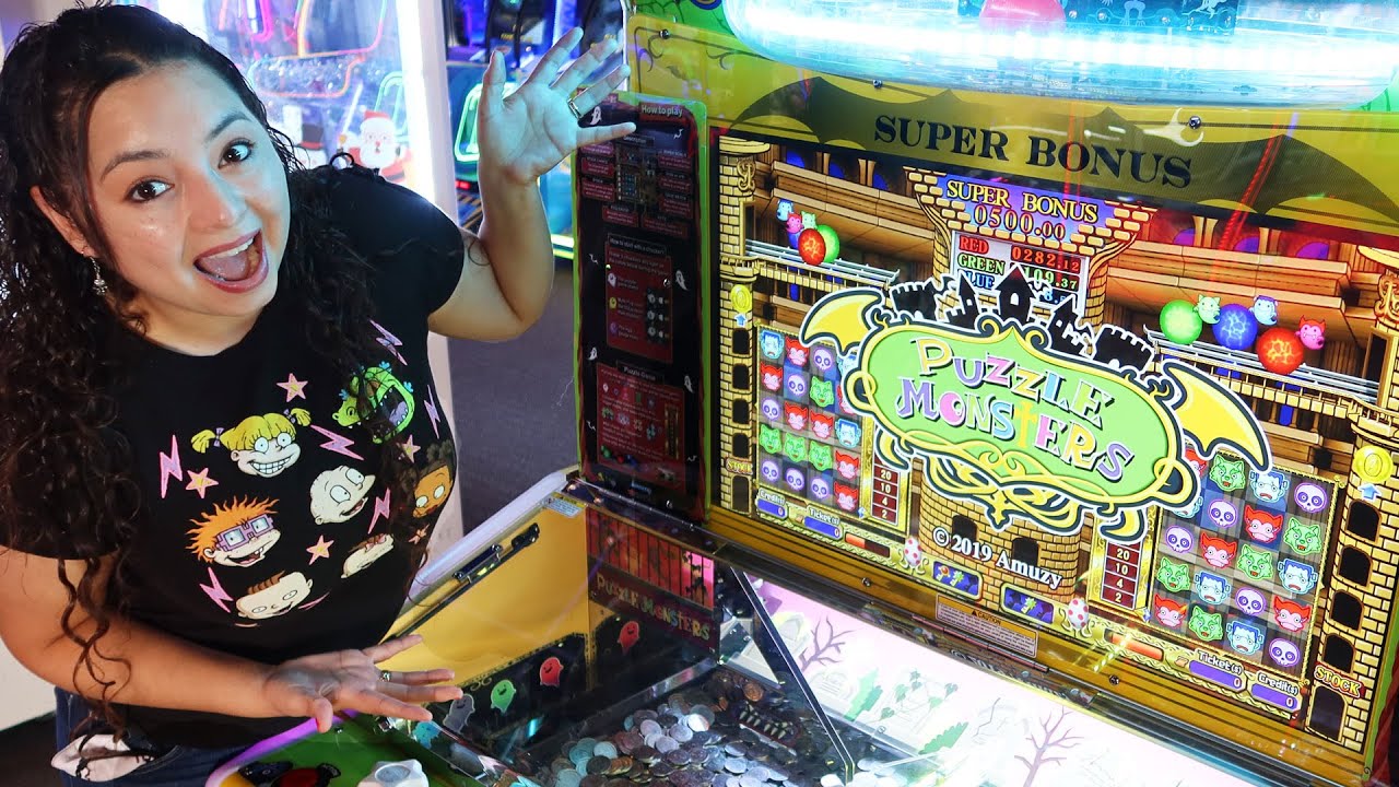 Let's try for the SUPER BONUS on this coin pusher!