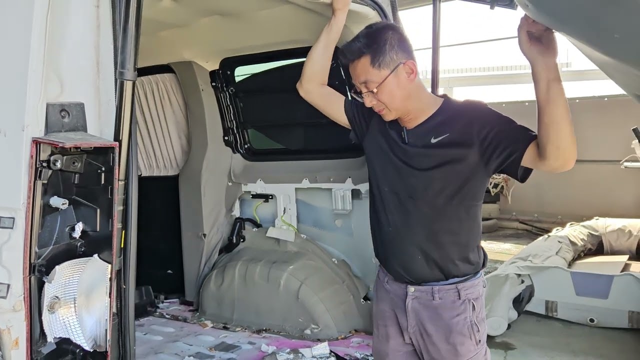캠핑카사고 차량입고.제작업. #스타리아캠핑카사워장.#스타리아사워장캠핑카.#낚캠 #캠핑카수리 #차박 #스타리아캠핑카 #카라반수리.
