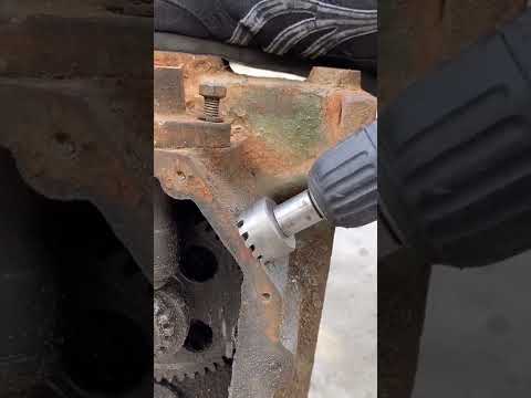 Video: Hur man gör ett hål i stål med en borr: 15 steg (med bilder)