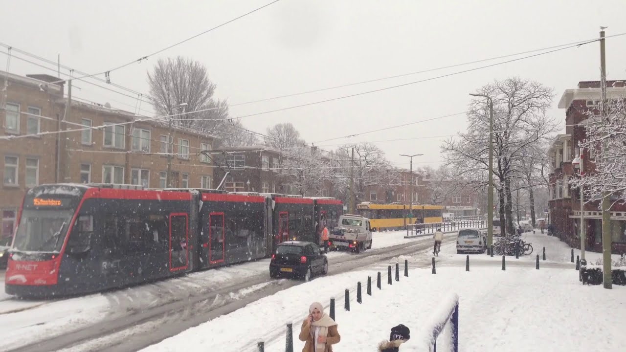 Trams en bussen in de sneeuw in Den Haag (10 en 11 december 2017)