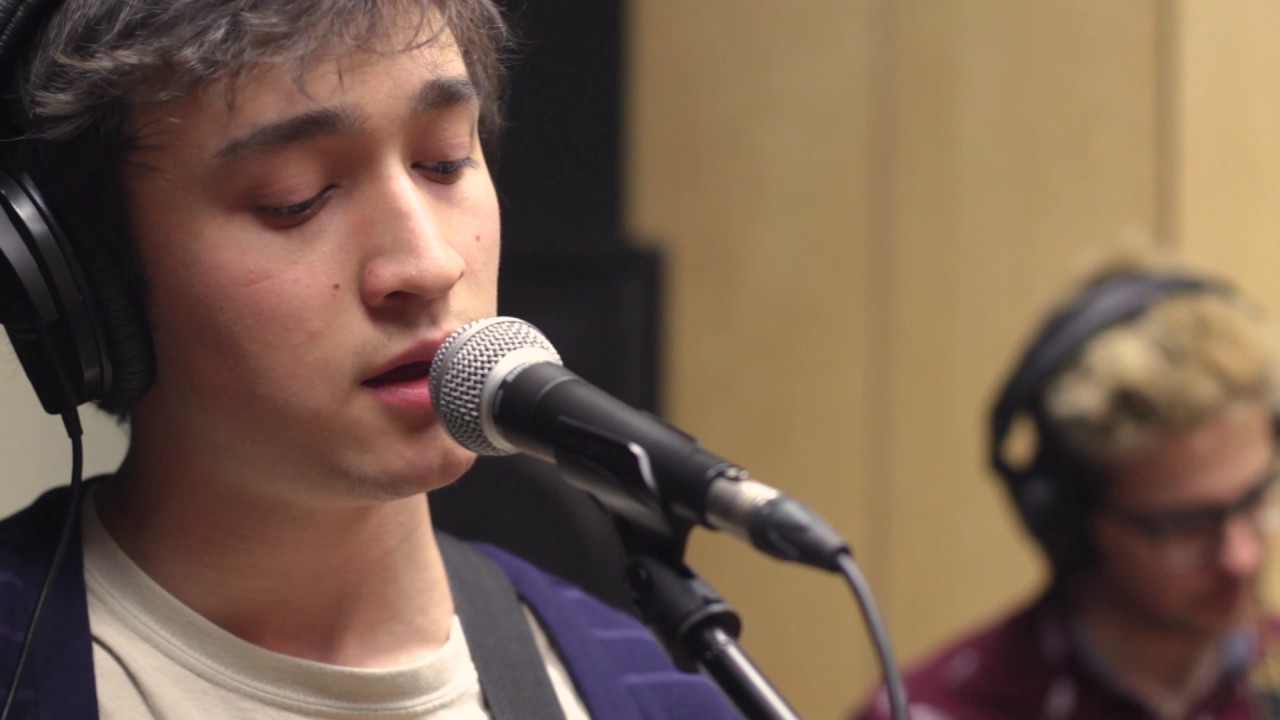 Obejrzyj Blueroom "Sequins" | Bad Dad Music Productions w YouTube Obejrzyj Blueroom "Sequins" | Bad Dad Music Productions w YouTube