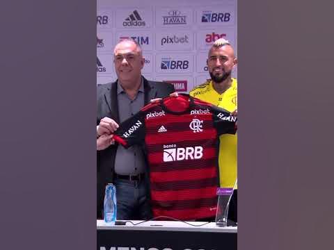 Após perfil com camisa do Flamengo, Vidal viraliza dançando com shrek, Futebol