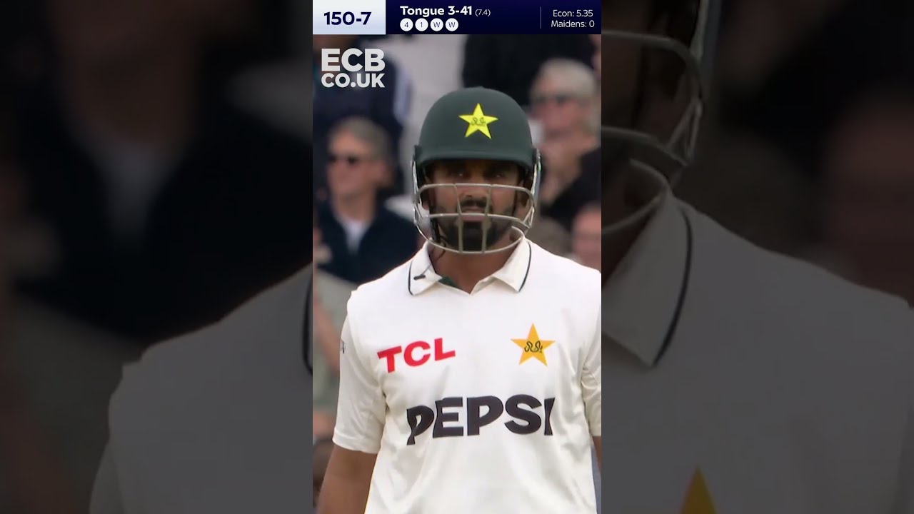 Back-To-Back Wickets! 🤯