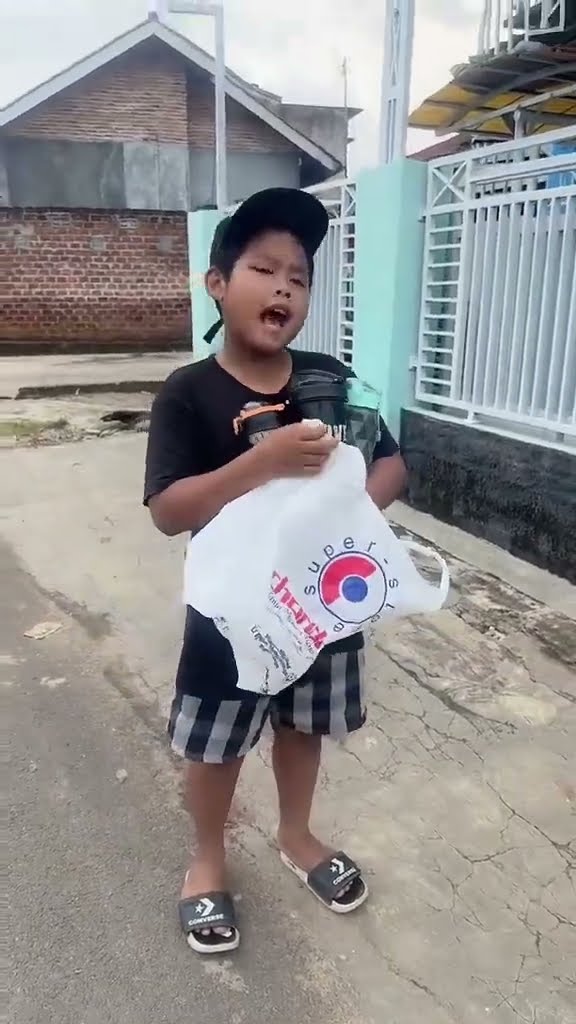 Vidio kocak dan gokil @nyaikembang1nyaikembang1 /ternyata plastik nya berguna?