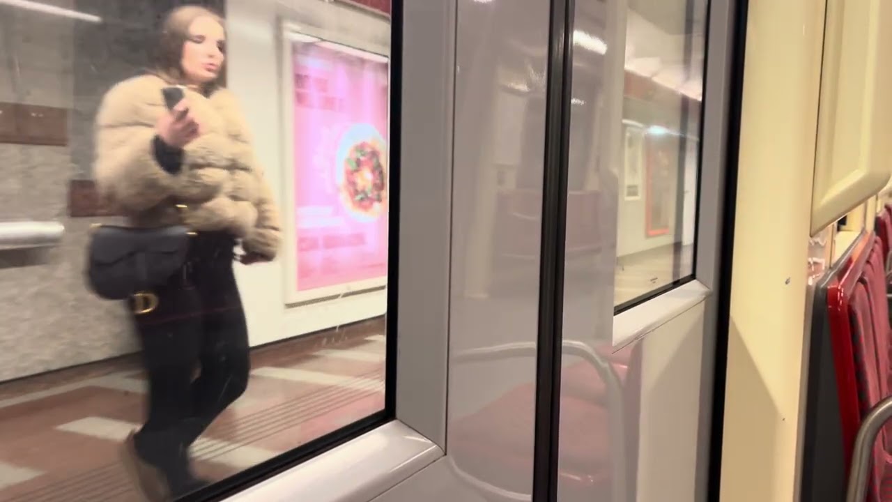 2025.10.04. M2 es metró Déli pályaudvar Deák Ferenc tér