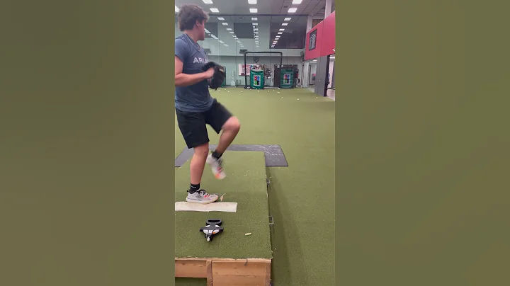 Ethan Vaughn 15 years old …insane curveball drop!!! 36inches if break???