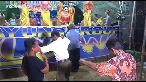 Jaipongan Riweuh Mamah Layung Group
