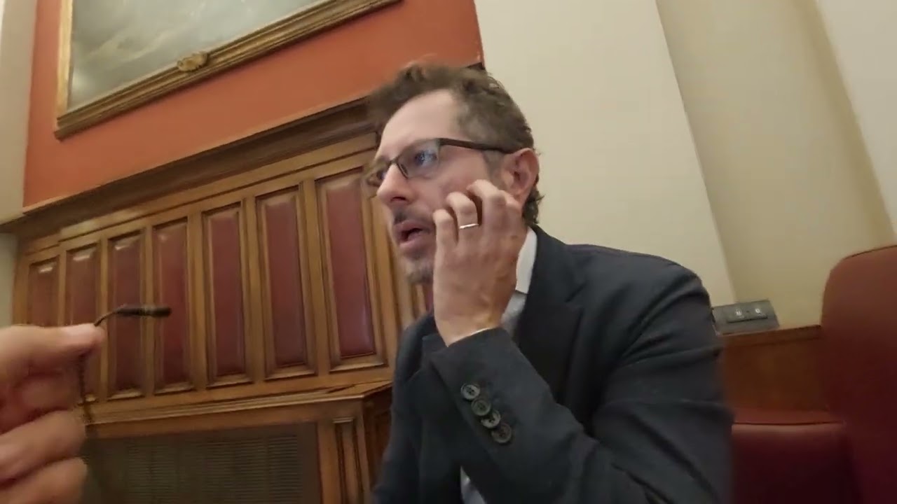 Il deputato che la camorra vuole ammazzare: intervista a Francesco Borrelli