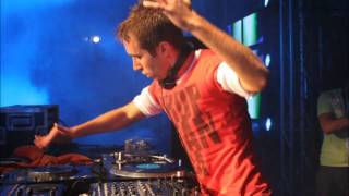 Unknown techno track played by Eddie Halliwell in 2006