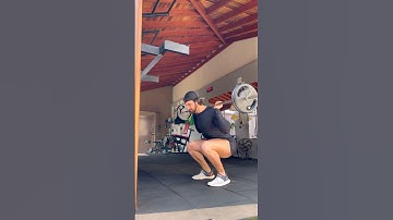 Agachamento 2 tempos com barra livre - @rosaavict