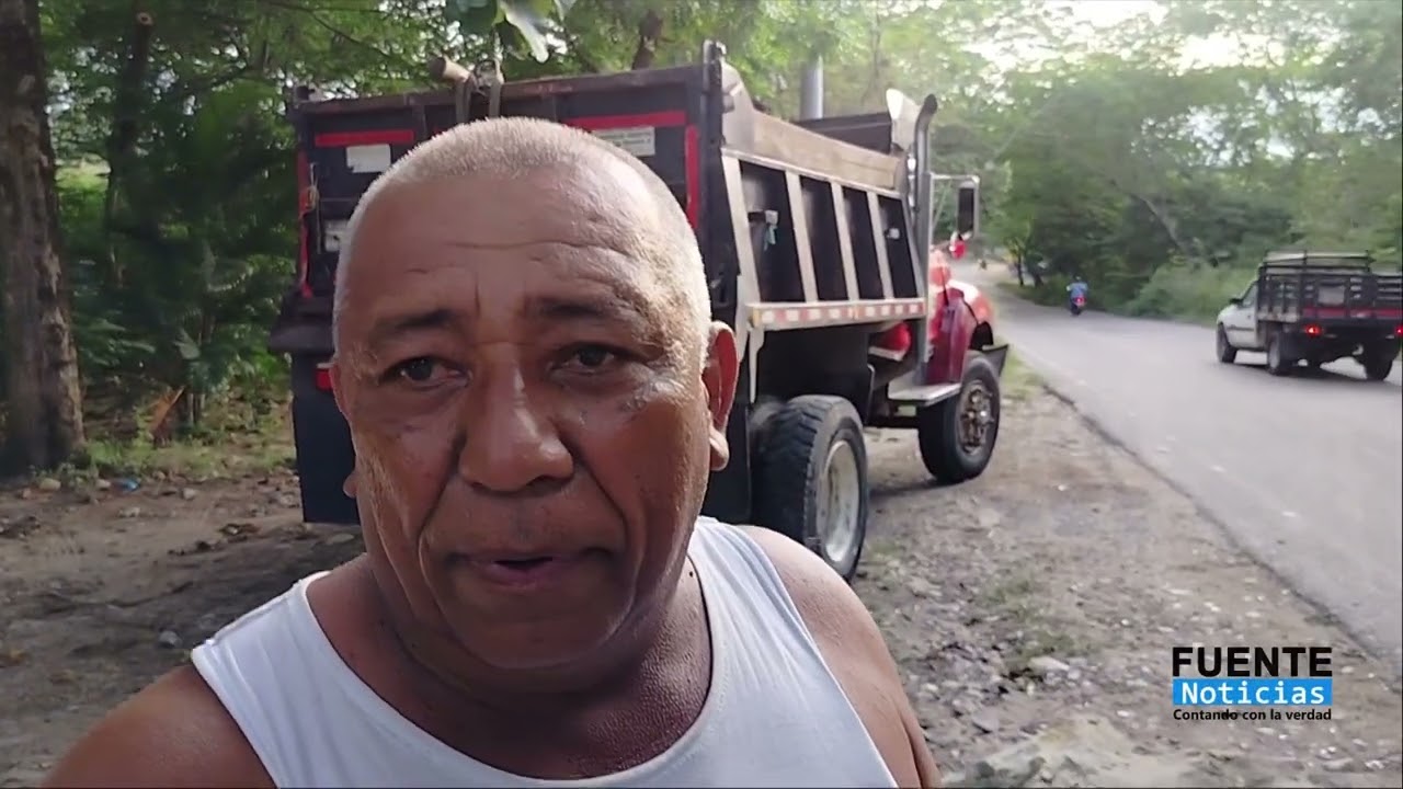 Enormes piedras caen sobre vía nacional