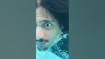 حصلت سمك القرش في المسبح 