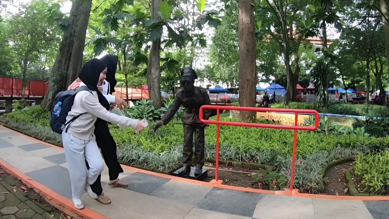 Human Statue Prank Funny Reactions 2026