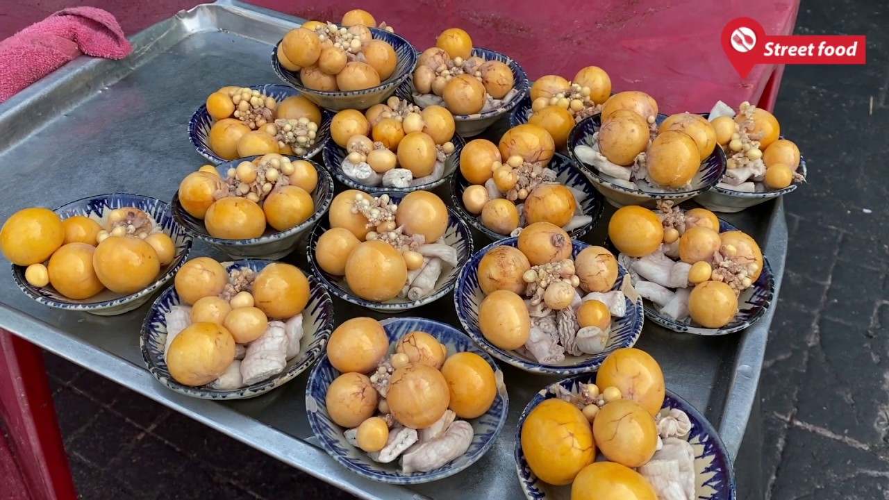 Chủ%20quán%20hủ%20tiếu%20gà%20da%20giòn%20duy%20nhất%20Sài%20Gòn%20tiết%20lộ%20bí%20quyết%20ngâm%20da%20gà%20%20giòn%20dai%20-%20YouTube