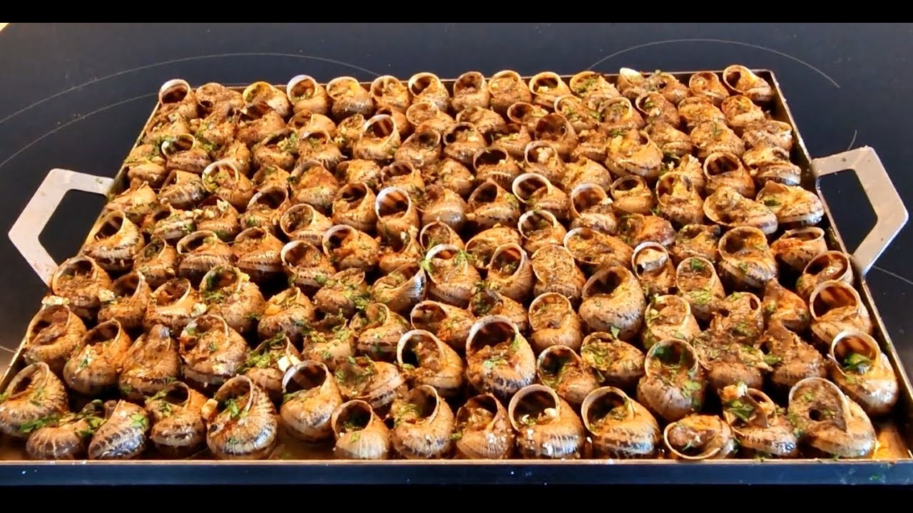 Cargols a la llauna, al forn de casa