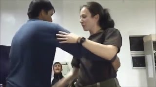 رقص يک دختر امریکایی با سربازان افغانستانی  American female soldier is dancing to Afghan music