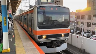 E231系0番台ｹﾖMU8編成が武蔵野線東京行きとして北朝霞駅2番線を発車するシーン（1771E）2023.4.12.17:35