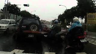 2013.04.25車禍目擊 (林口區仁愛路一段)