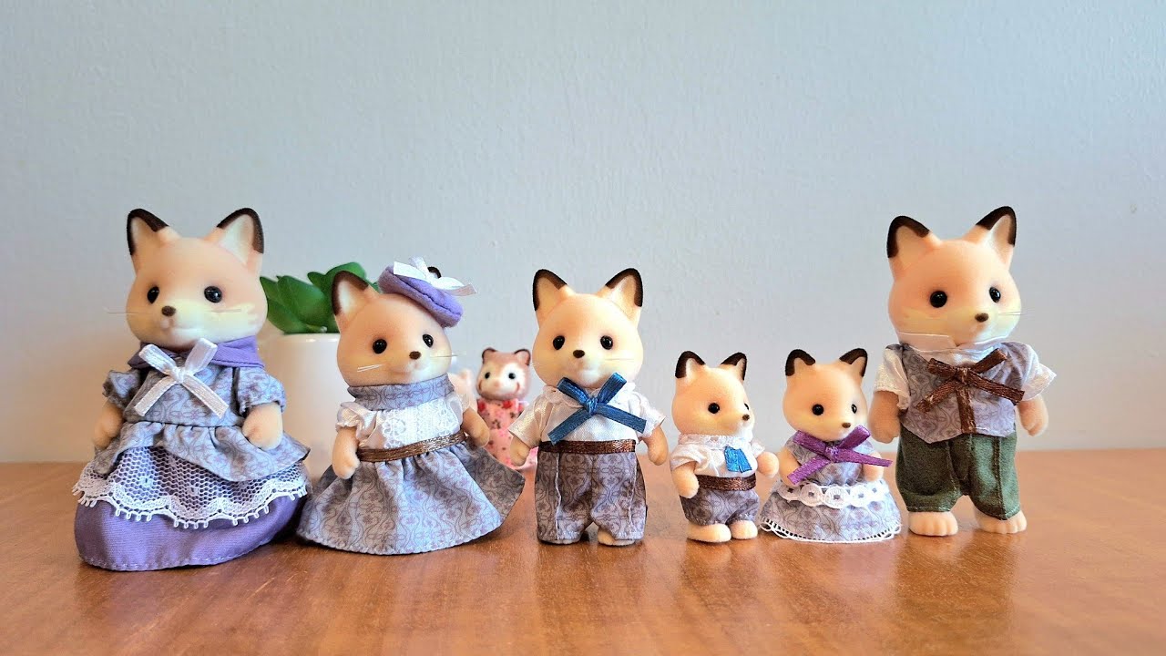 Unboxing the Sylvanian Fox Family. A birthday gift straight from