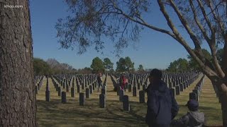 Volunteers across America honor veterans with thousands of wreaths at grave sites