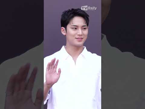 #세븐틴 #민규 <strong>소매</strong> 올린 셔츠는 숨멎... 완벽한 피지컬 기절임😍 #SVT #seventeen #MINGYU #스니커즈 #포토타임 #phototime #shorts