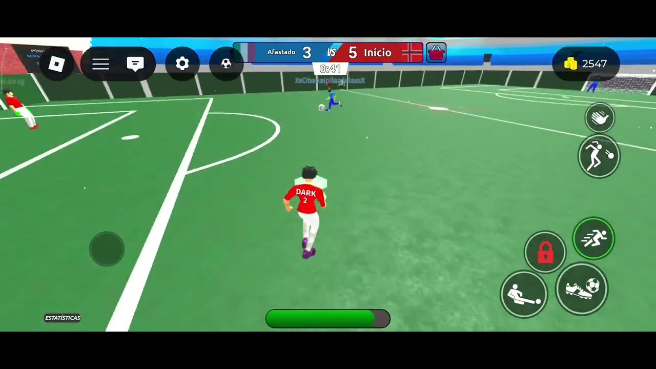 Jogando futebol de rua realista com o 