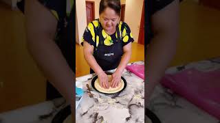 видео: Тандырная лепешка в духовке. Рецепт тандырной лепешки. Вкусный, ароматный, можно кушать без ничего картинка: Тандырная лепешка в духовке. Рецепт тандырной лепешки. Вкусный, ароматный, можно кушать без ничего