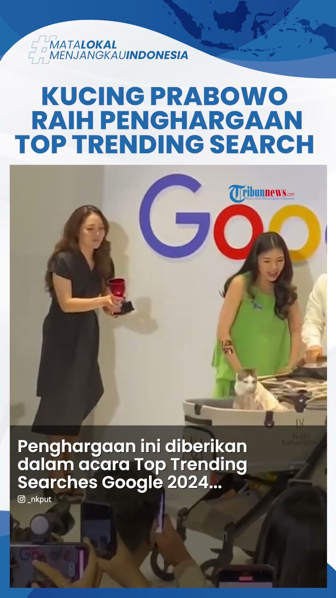 Gaya Bobby Kertanegara saat Terima Penghargaan Top Trending Search, Pakai Batik \u0026 Naik Pet Stroller
