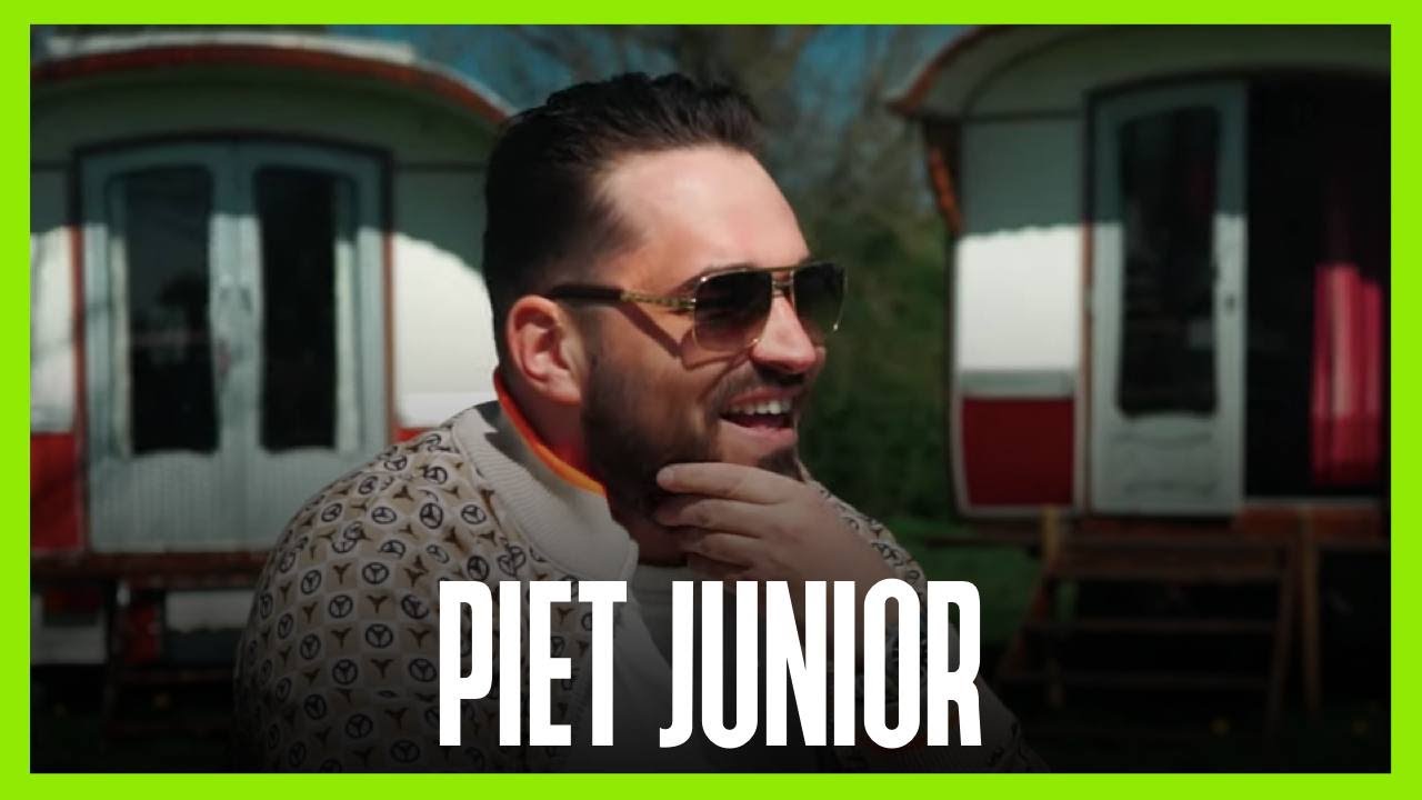 Piet Junior over WONEN op het KAMP, nieuwe MUZIEK & MOCRO MAFFIA Op Pad Met YouTube Piet Junior over WONEN op het KAMP, nieuwe MUZIEK & MOCRO MAFFIA Op Pad Met YouTube