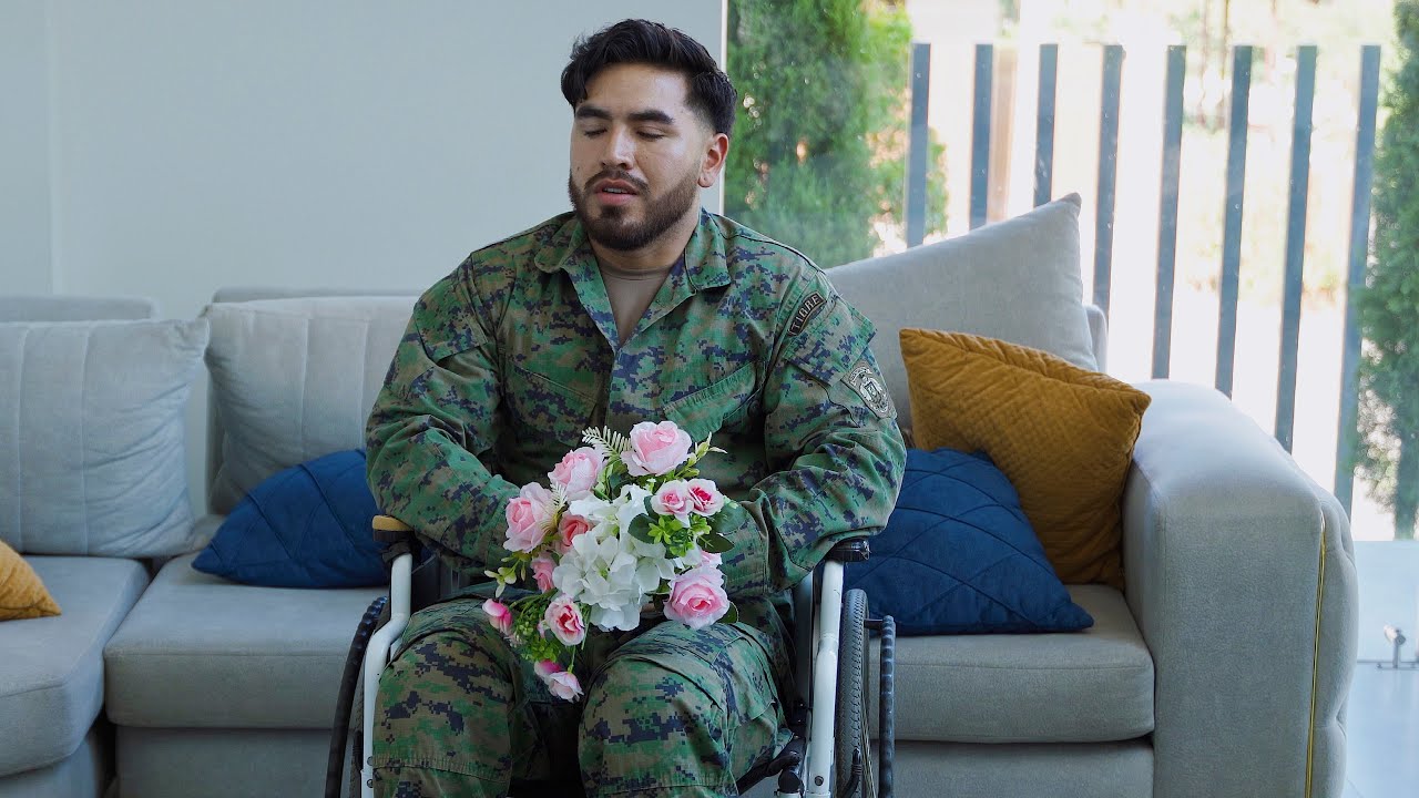 Fingió estar en silla rueda para descubrir la verdad más impactante