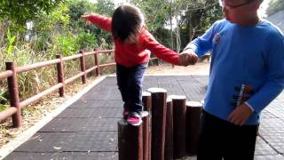 Rui20110227香港仔水塘表哥拖住行木樁