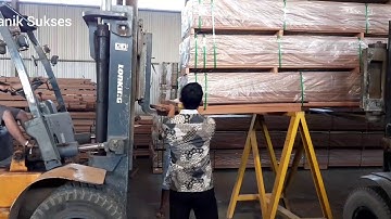 LOADING TIMBER IN THE CONTAINER WITH FORKLIFT TCM&LONGKING